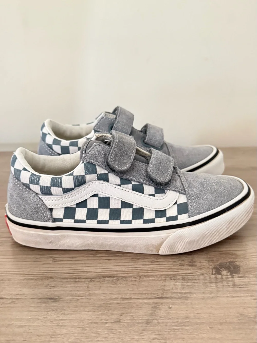Vans Kids Old Skool Checkerboard Velcro Sneakers Size 2.5 worn only 2 times